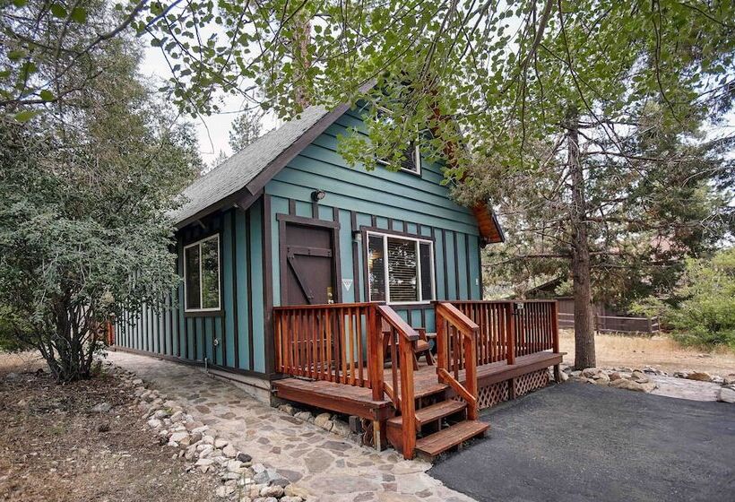 Hot Tub & Deck: Big Bear City Cabin Near Skiing