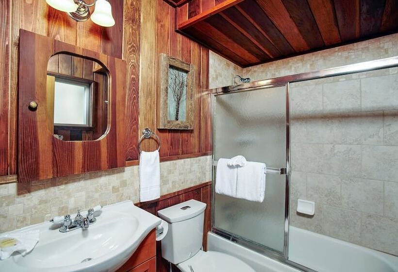 Hot Tub & Deck: Big Bear City Cabin Near Skiing