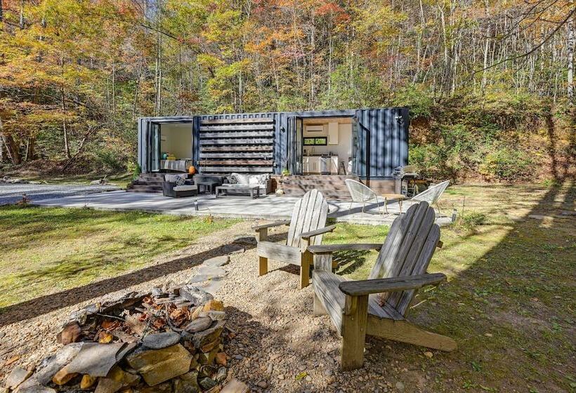 Secluded Bryson City Tiny Cabin Near River Access!