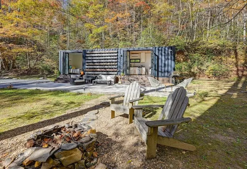 Secluded Bryson City Tiny Cabin Near River Access!