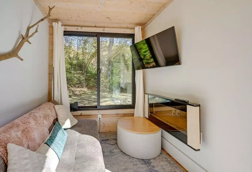 Secluded Bryson City Tiny Cabin Near River Access!