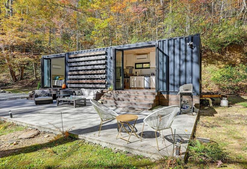 Secluded Bryson City Tiny Cabin Near River Access!