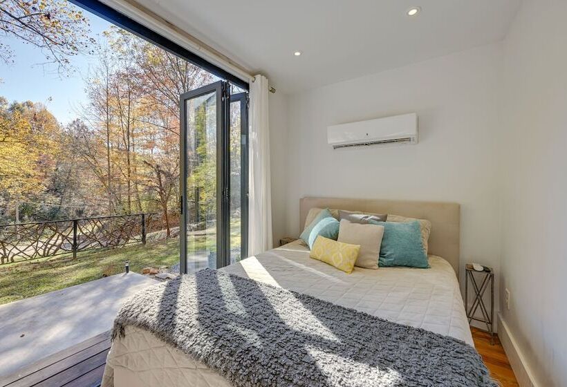 Secluded Bryson City Tiny Cabin Near River Access!