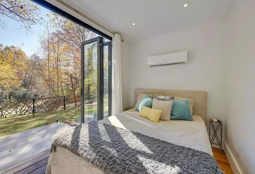 Secluded Bryson City Tiny Cabin Near River Access!