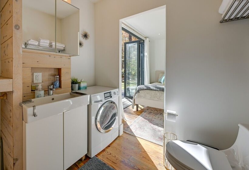 Secluded Bryson City Tiny Cabin Near River Access!