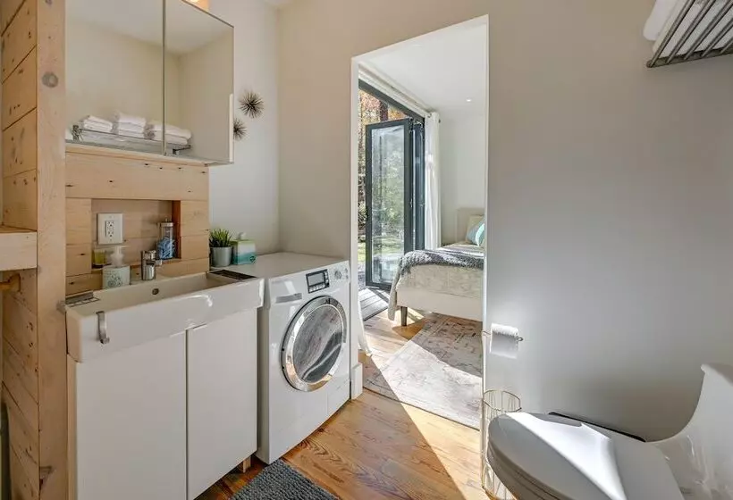 Secluded Bryson City Tiny Cabin Near River Access!