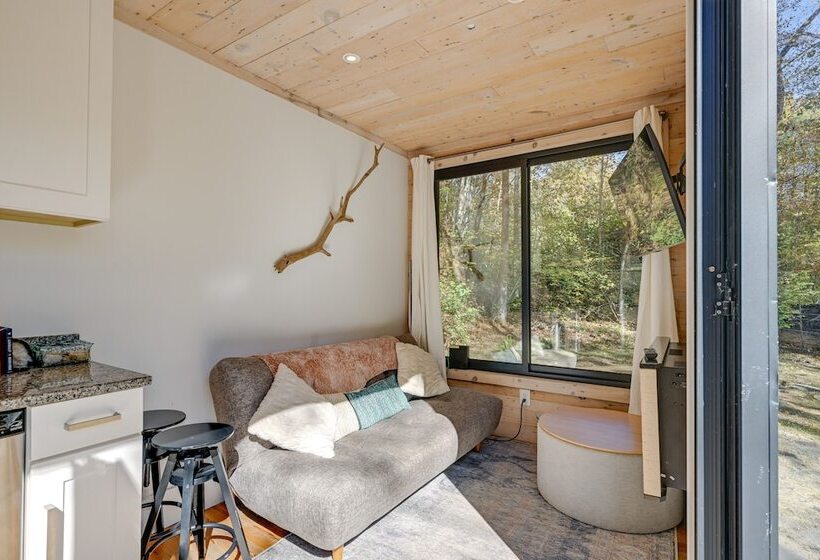 Secluded Bryson City Tiny Cabin Near River Access!