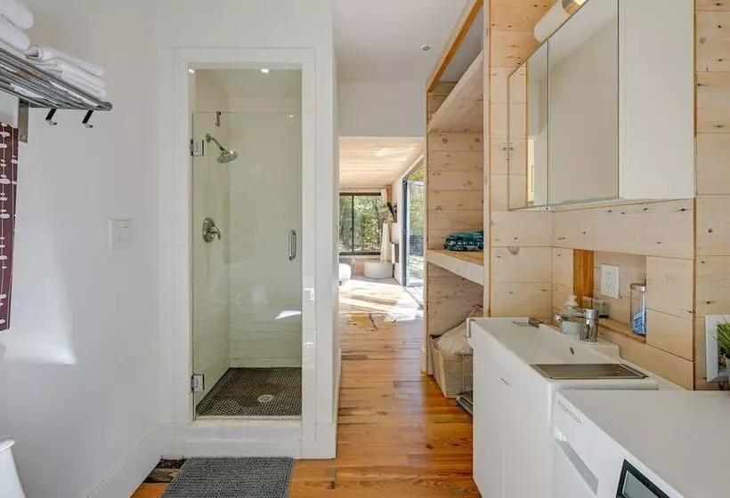 Secluded Bryson City Tiny Cabin Near River Access!