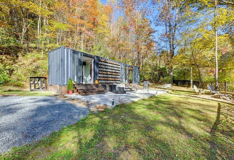 Secluded Bryson City Tiny Cabin Near River Access!