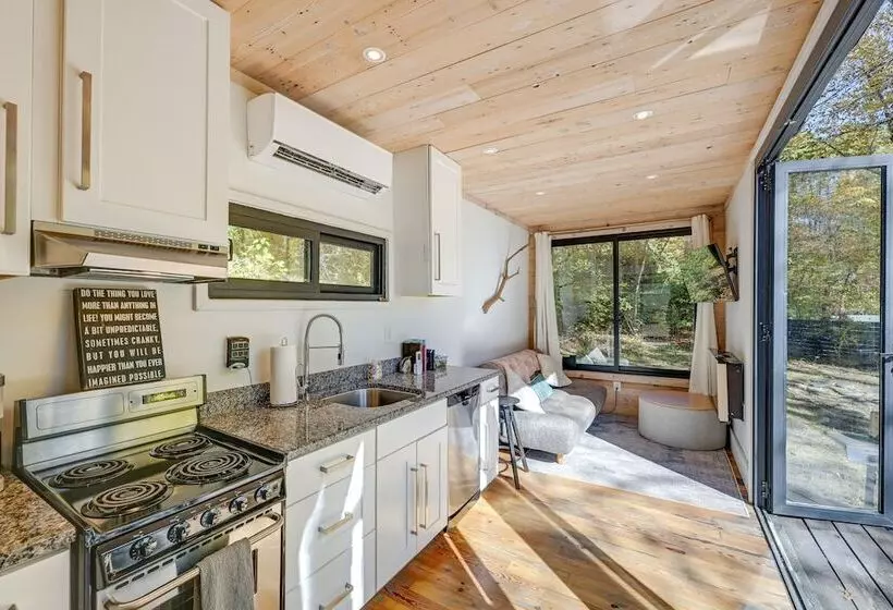 Secluded Bryson City Tiny Cabin Near River Access!