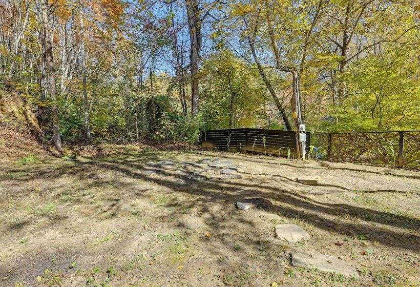 Secluded Bryson City Tiny Cabin Near River Access!