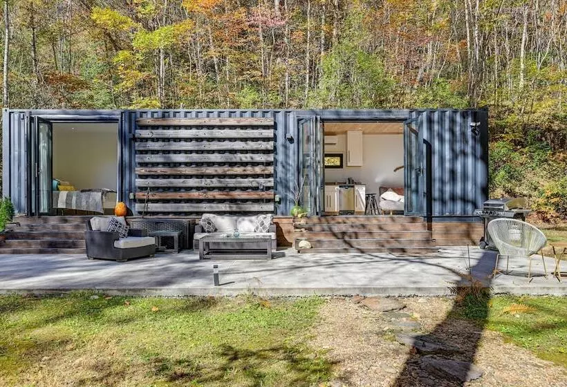 Secluded Bryson City Tiny Cabin Near River Access!