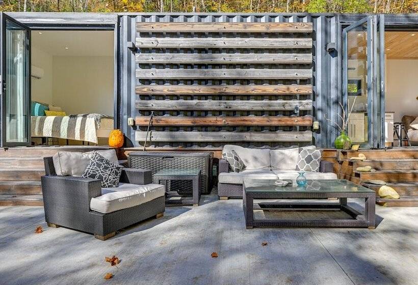 Secluded Bryson City Tiny Cabin Near River Access!