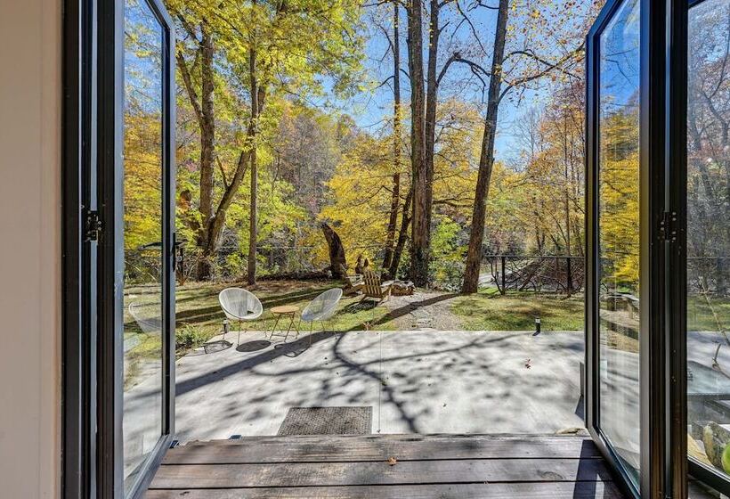 Secluded Bryson City Tiny Cabin Near River Access!