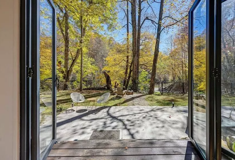 Secluded Bryson City Tiny Cabin Near River Access!