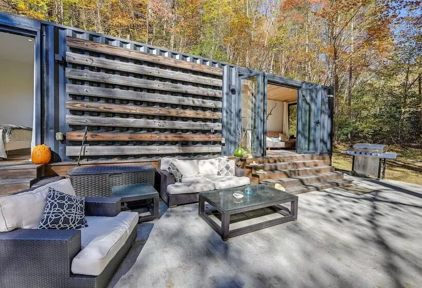 Secluded Bryson City Tiny Cabin Near River Access!