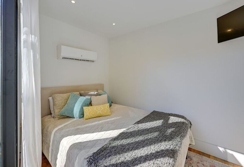 Secluded Bryson City Tiny Cabin Near River Access!