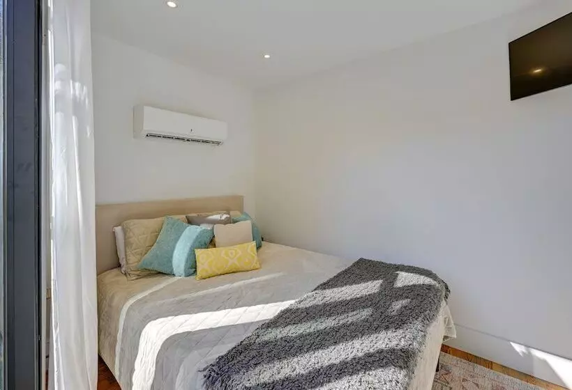 Secluded Bryson City Tiny Cabin Near River Access!