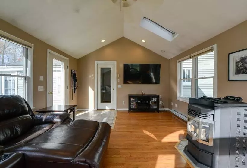 Spacious Oxford Home W/ Pool   4 Mi To Lake!