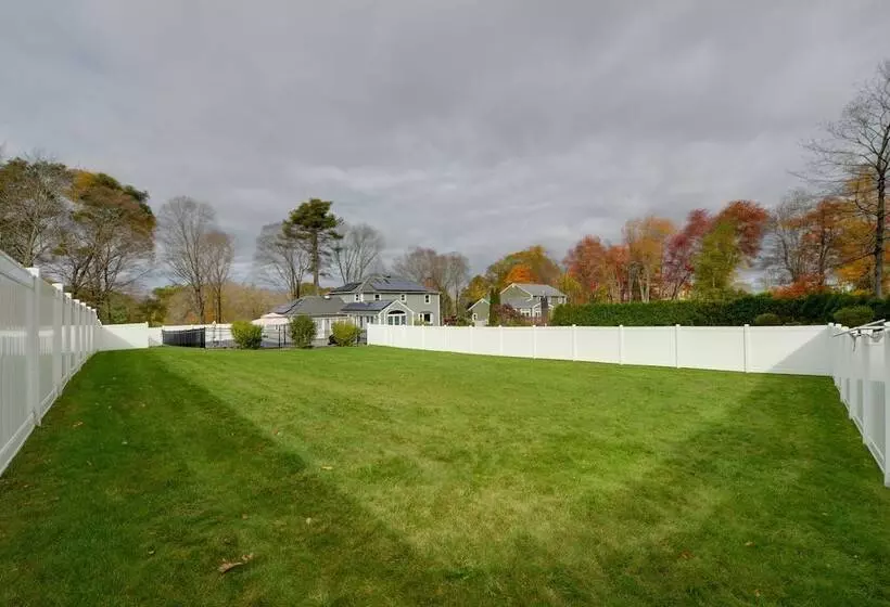 Spacious Oxford Home W/ Pool   4 Mi To Lake!