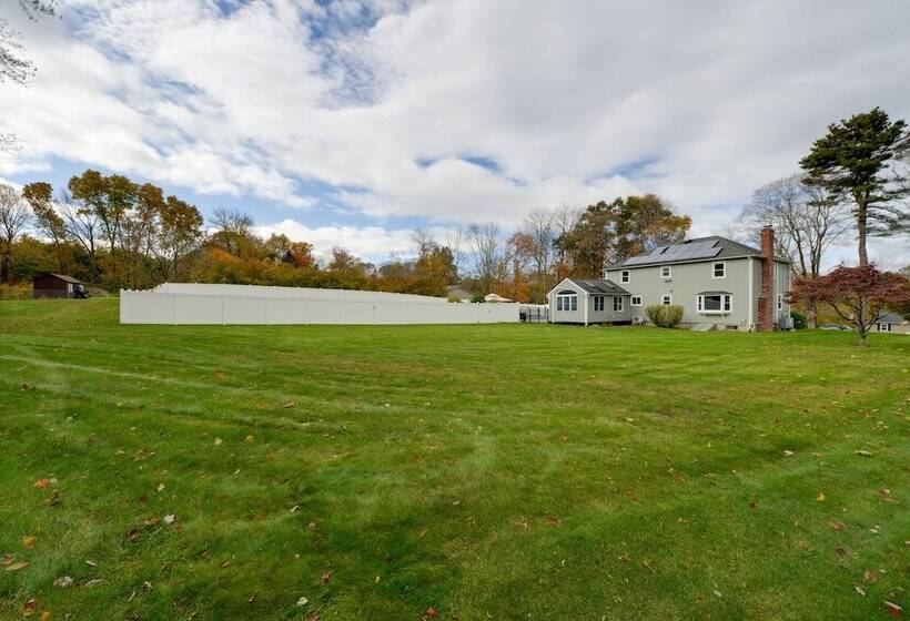 Spacious Oxford Home W/ Pool   4 Mi To Lake!