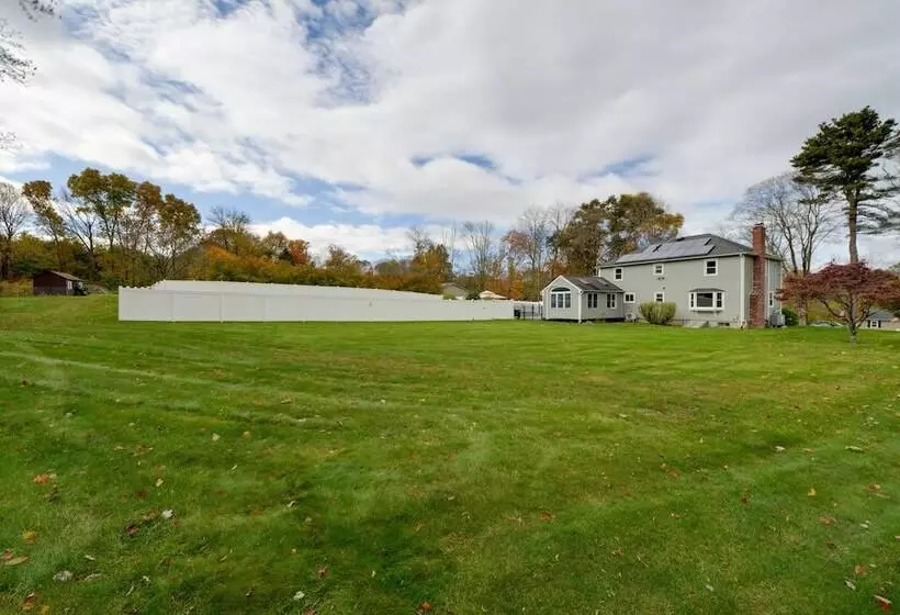 Spacious Oxford Home W/ Pool   4 Mi To Lake!