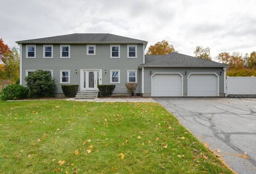 Spacious Oxford Home W/ Pool   4 Mi To Lake!