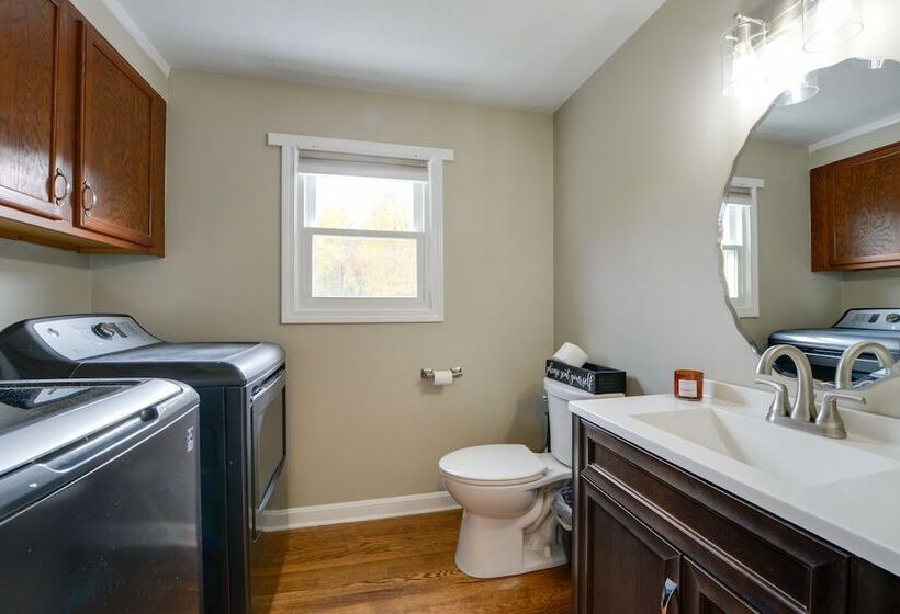 Spacious Oxford Home W/ Pool   4 Mi To Lake!