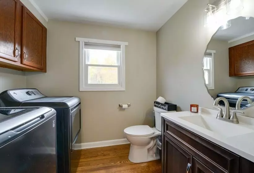 Spacious Oxford Home W/ Pool   4 Mi To Lake!