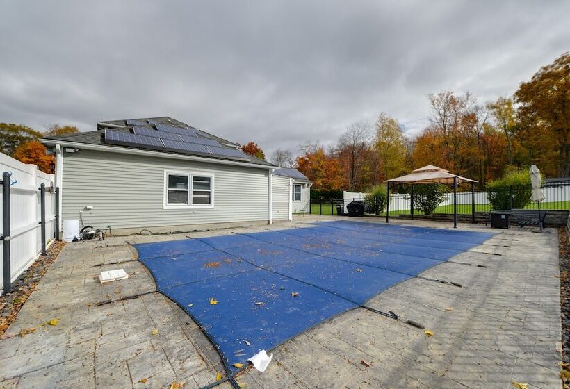 Spacious Oxford Home W/ Pool   4 Mi To Lake!