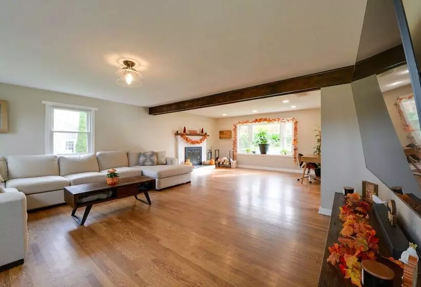 Spacious Oxford Home W/ Pool   4 Mi To Lake!