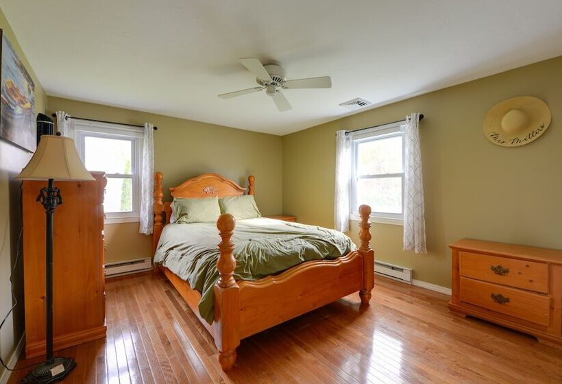 Spacious Oxford Home W/ Pool   4 Mi To Lake!