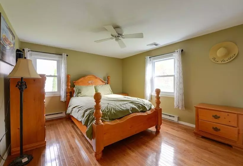 Spacious Oxford Home W/ Pool   4 Mi To Lake!