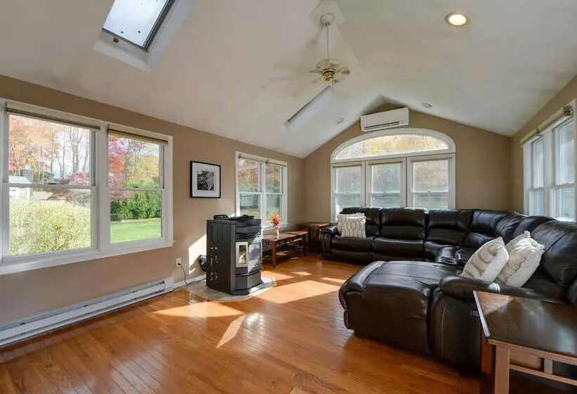 Spacious Oxford Home W/ Pool   4 Mi To Lake!