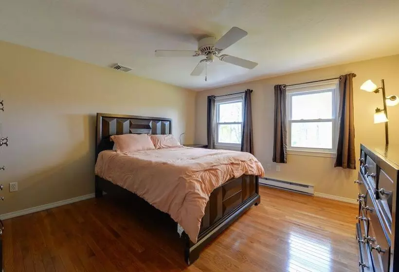 Spacious Oxford Home W/ Pool   4 Mi To Lake!