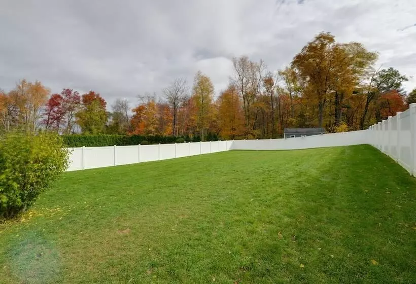 Spacious Oxford Home W/ Pool   4 Mi To Lake!