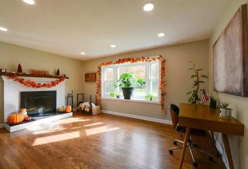 Spacious Oxford Home W/ Pool   4 Mi To Lake!