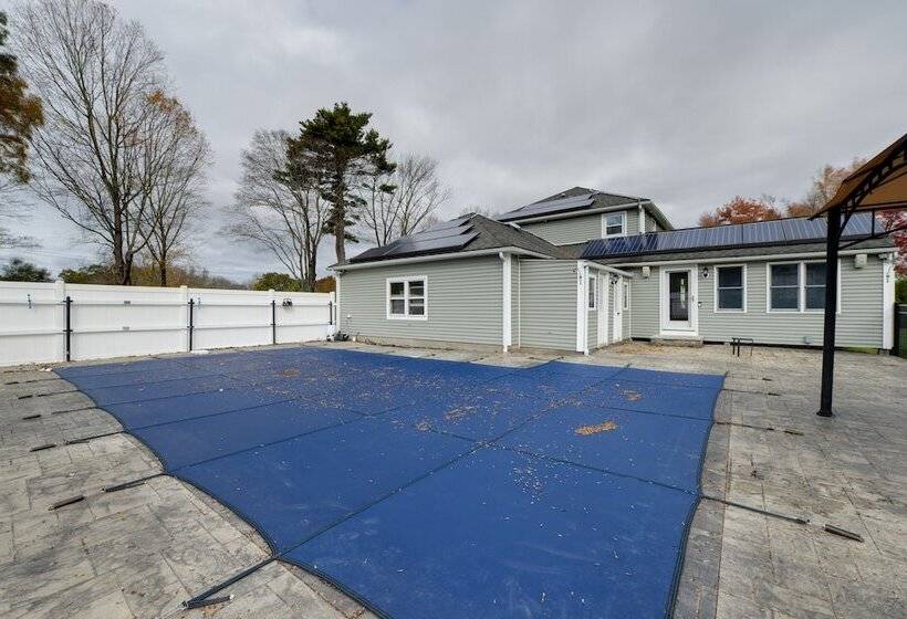 Spacious Oxford Home W/ Pool   4 Mi To Lake!