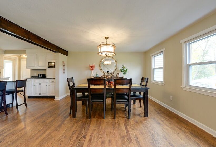Spacious Oxford Home W/ Pool   4 Mi To Lake!