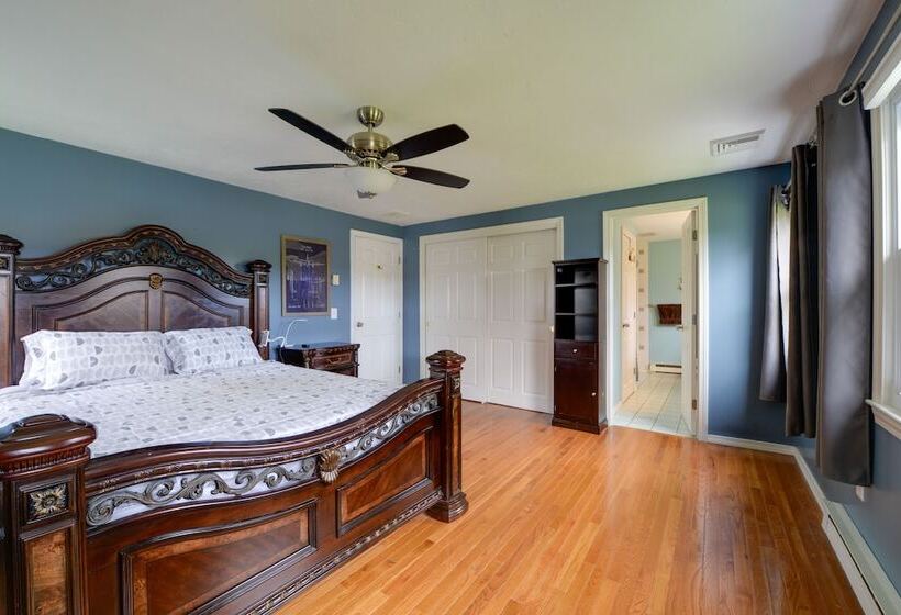 Spacious Oxford Home W/ Pool   4 Mi To Lake!