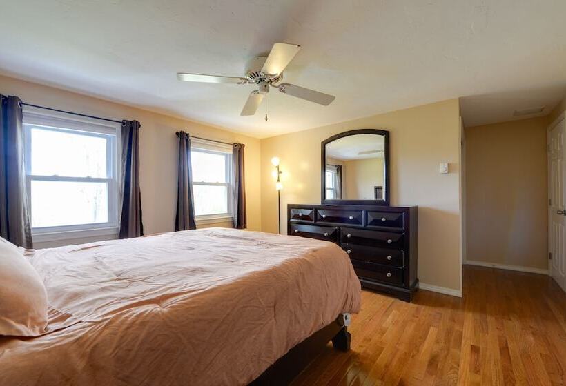 Spacious Oxford Home W/ Pool   4 Mi To Lake!