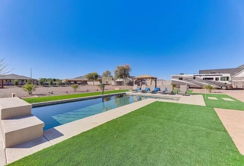 Spacious Queen Creek Home W/ Hot Tub & Pool!