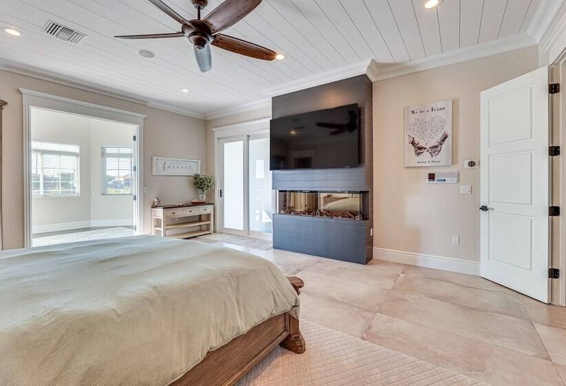 Spacious Queen Creek Home W/ Hot Tub & Pool!