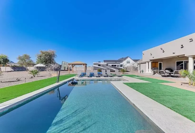 Spacious Queen Creek Home W/ Hot Tub & Pool!