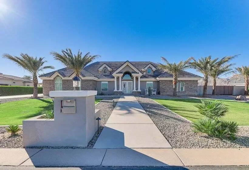 Spacious Queen Creek Home W/ Hot Tub & Pool!
