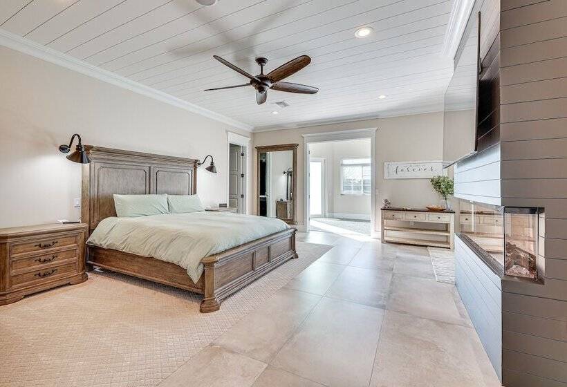 Spacious Queen Creek Home W/ Hot Tub & Pool!