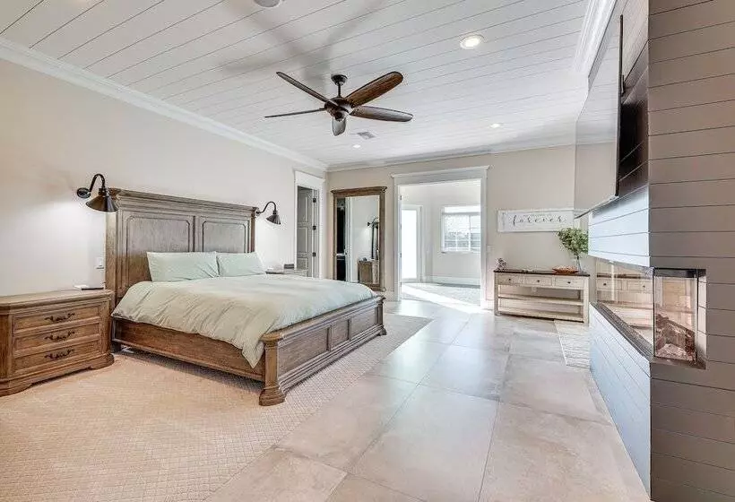 Spacious Queen Creek Home W/ Hot Tub & Pool!