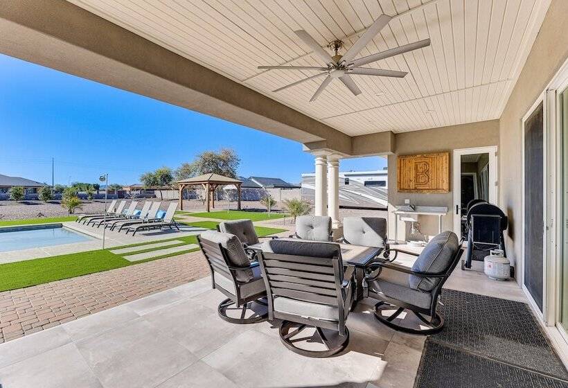 Spacious Queen Creek Home W/ Hot Tub & Pool!