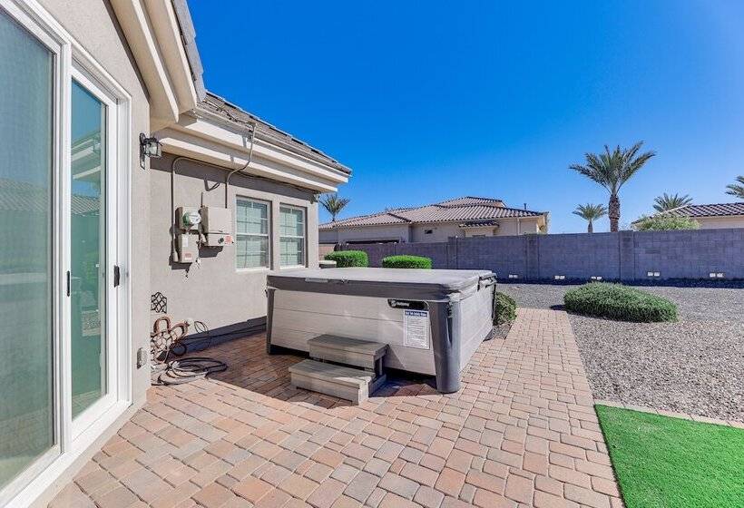 Spacious Queen Creek Home W/ Hot Tub & Pool!
