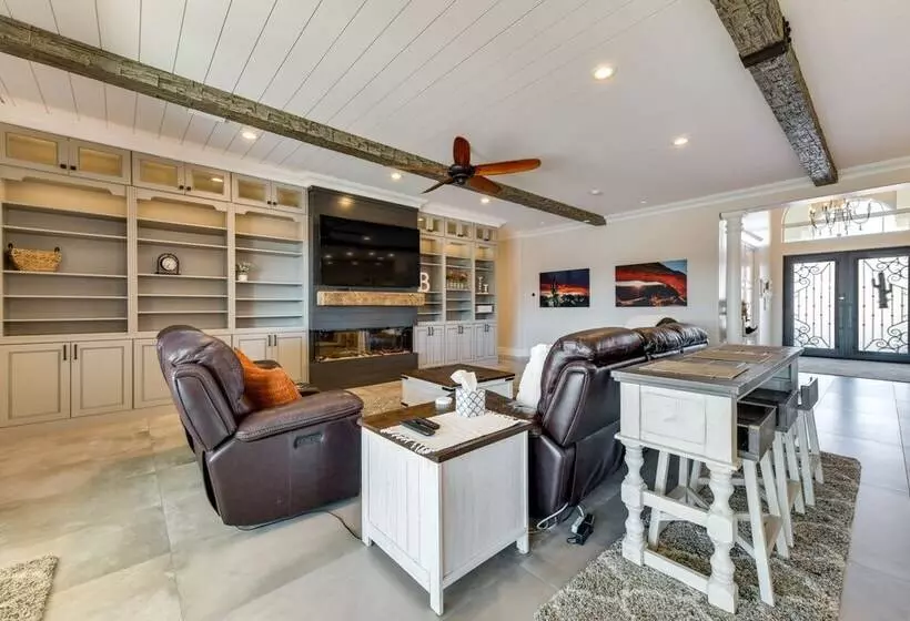 Spacious Queen Creek Home W/ Hot Tub & Pool!